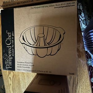 Pampered chef Bundt pan